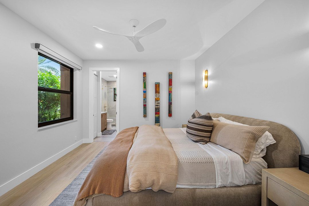 合同活跃: $1,750,000 (3 贝兹, 4 浴室, 2291 平方英尺)