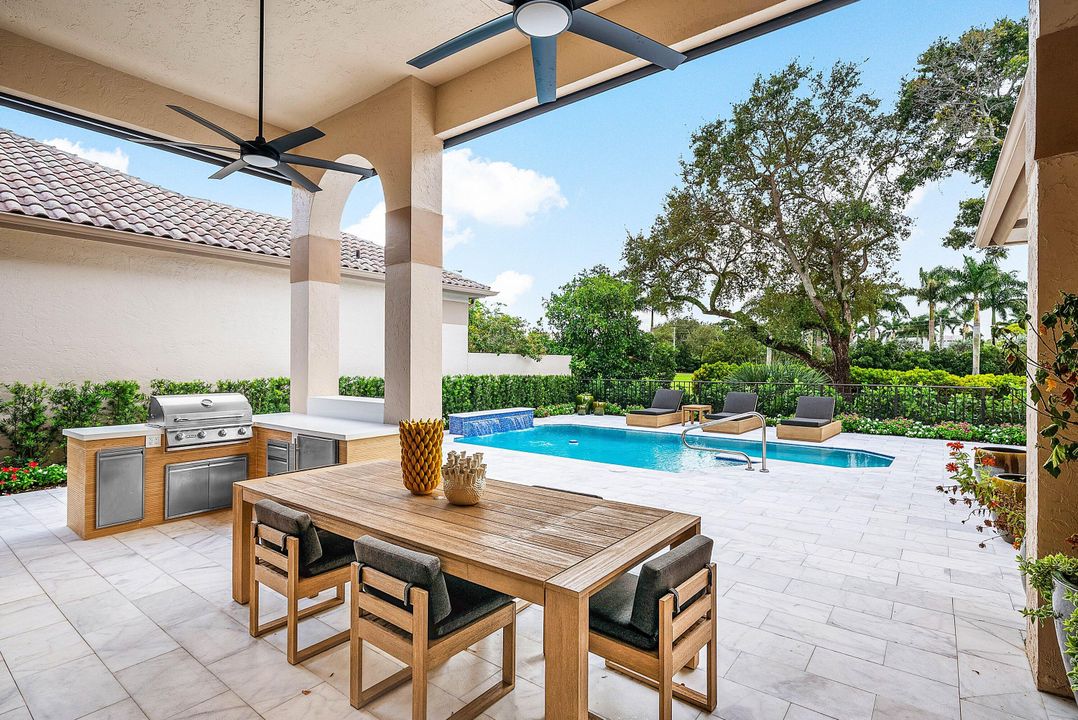 合同活跃: $1,750,000 (3 贝兹, 4 浴室, 2291 平方英尺)