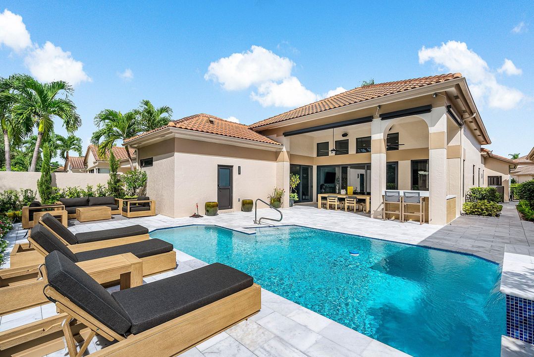 合同活跃: $1,750,000 (3 贝兹, 4 浴室, 2291 平方英尺)