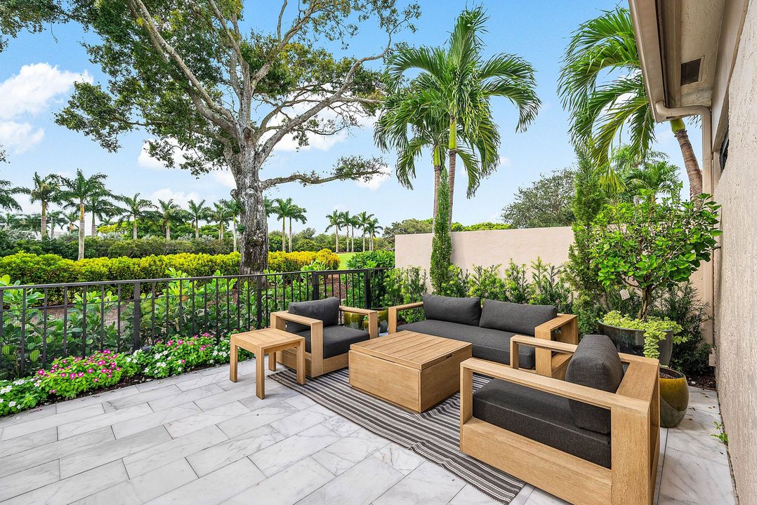 合同活跃: $1,750,000 (3 贝兹, 4 浴室, 2291 平方英尺)