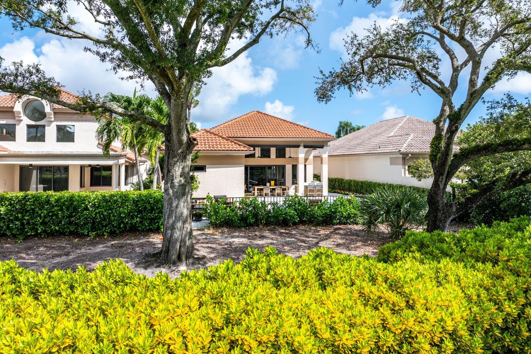 合同活跃: $1,750,000 (3 贝兹, 4 浴室, 2291 平方英尺)