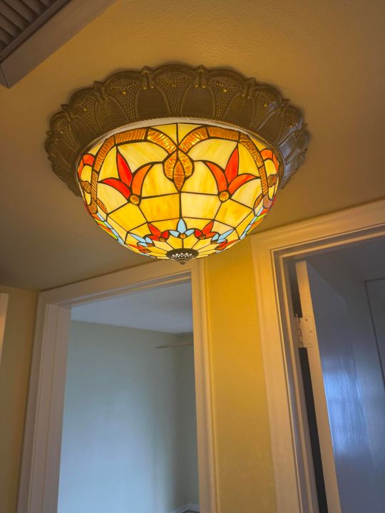 合同活跃: $165,000 (2 贝兹, 1 浴室, 798 平方英尺)