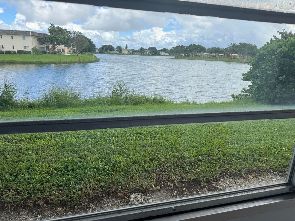 合同活跃: $165,000 (2 贝兹, 1 浴室, 798 平方英尺)