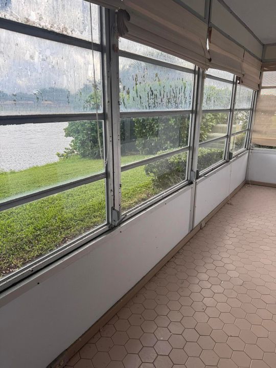 合同活跃: $165,000 (2 贝兹, 1 浴室, 798 平方英尺)