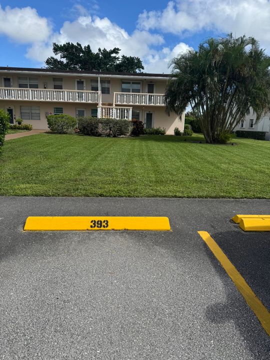 合同活跃: $165,000 (2 贝兹, 1 浴室, 798 平方英尺)