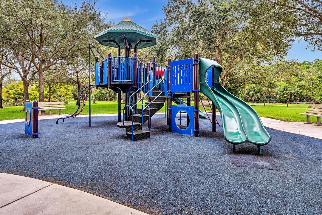 For Sale: $1,225,000 (5 beds, 3 baths, 3541 Square Feet)