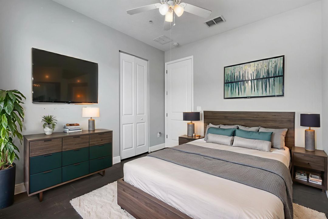 合同活跃: $4,200 (3 贝兹, 2 浴室, 1839 平方英尺)