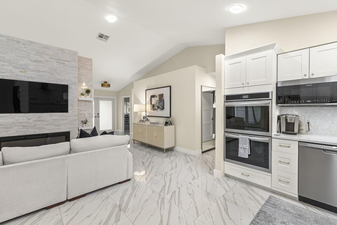 出租: $8,000 (4 贝兹, 3 浴室, 1920 平方英尺)