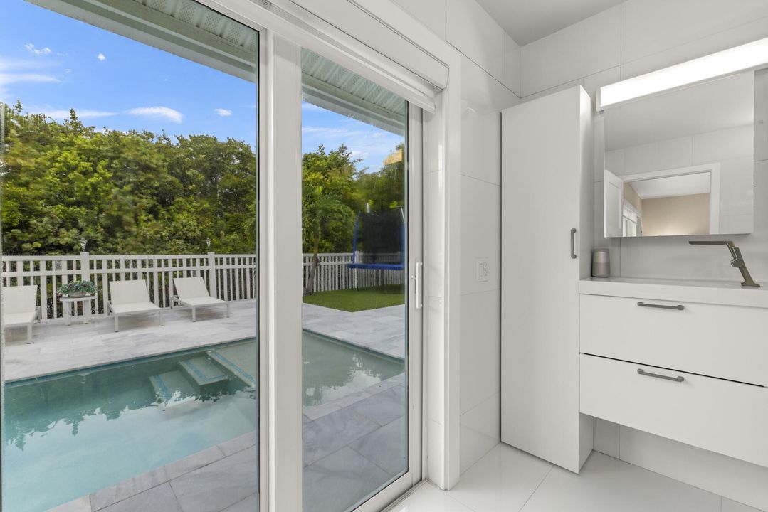 出租: $8,000 (4 贝兹, 3 浴室, 1920 平方英尺)