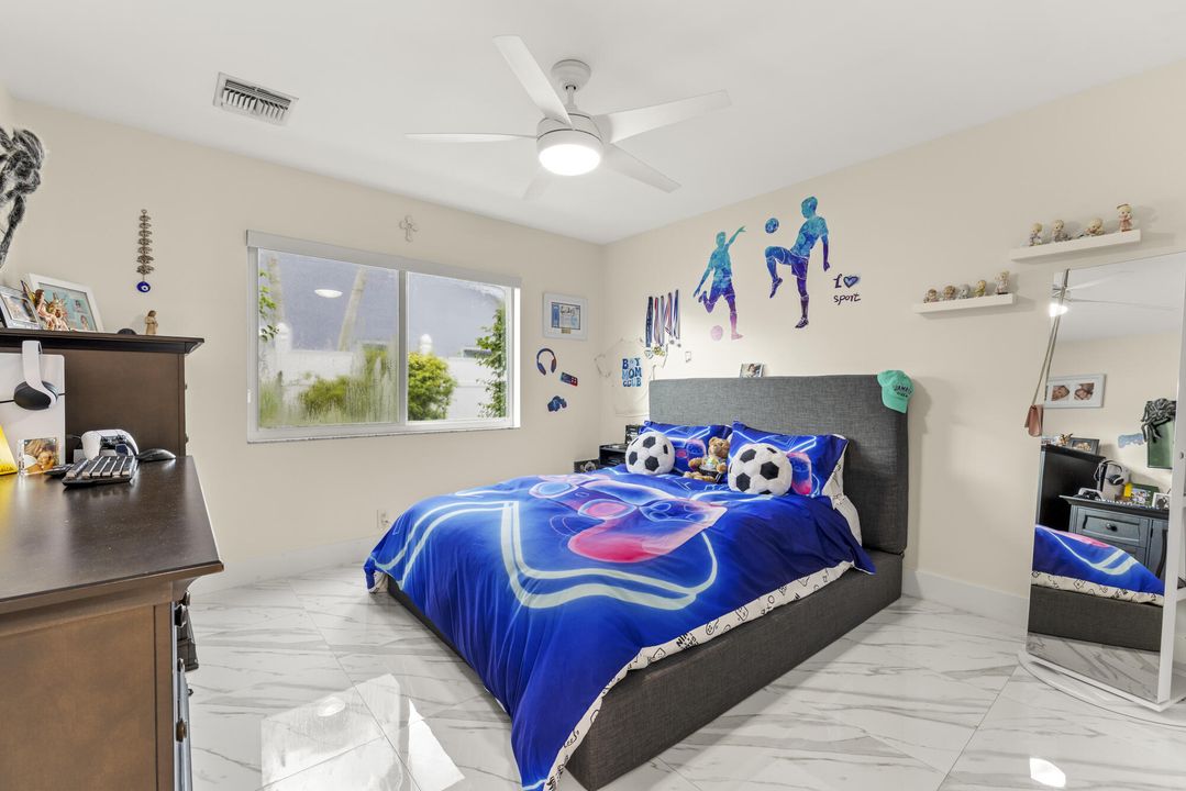 出租: $8,000 (4 贝兹, 3 浴室, 1920 平方英尺)