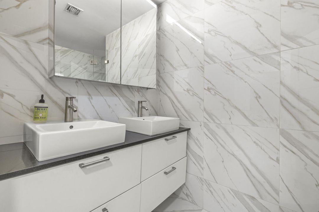 出租: $8,000 (4 贝兹, 3 浴室, 1920 平方英尺)