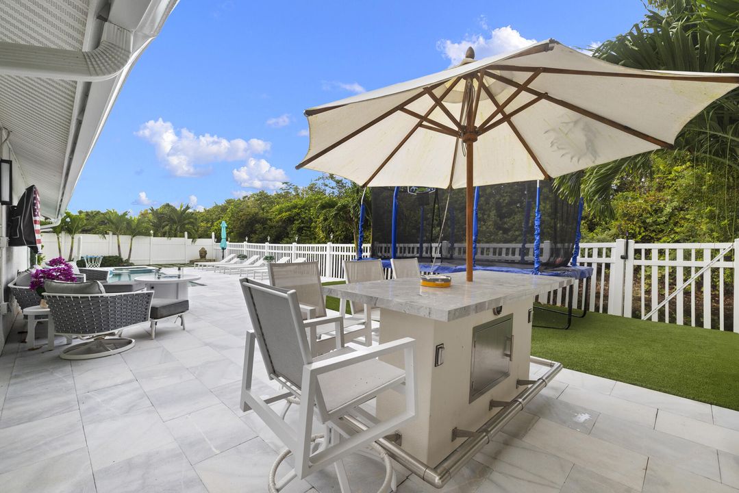 出租: $8,000 (4 贝兹, 3 浴室, 1920 平方英尺)