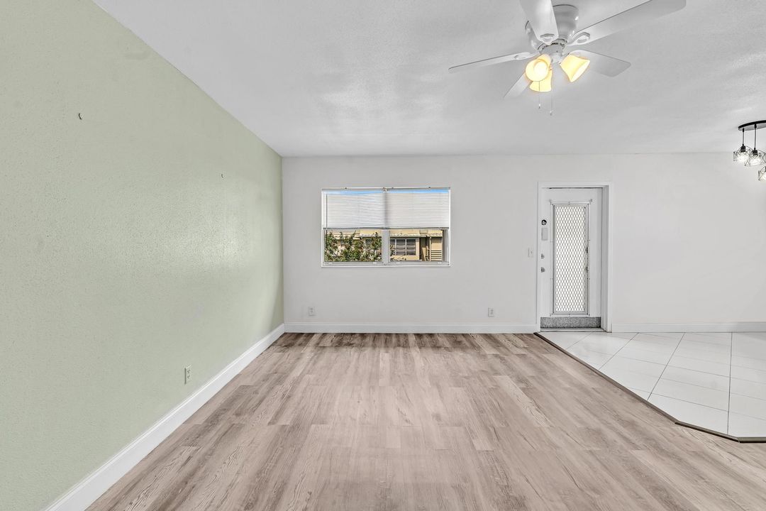 待售: $110,000 (2 贝兹, 2 浴室, 880 平方英尺)