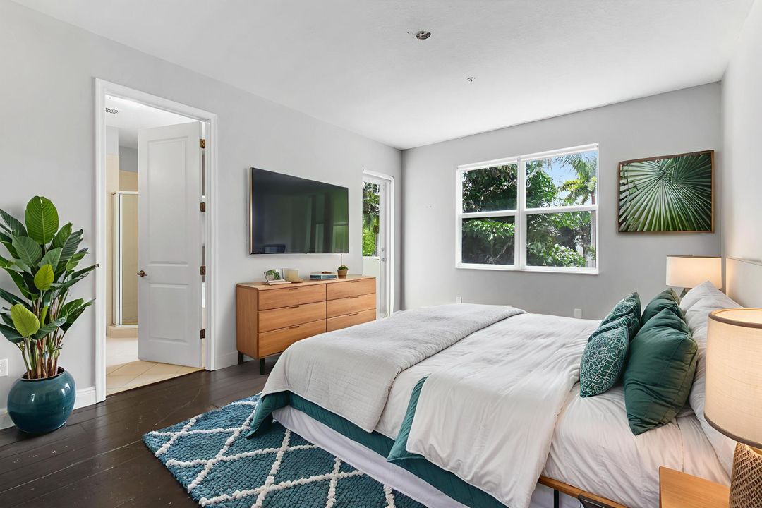 合同活跃: $4,200 (3 贝兹, 2 浴室, 1839 平方英尺)