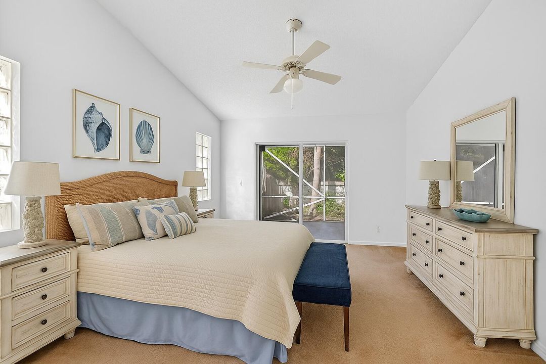 合同活跃: $450,000 (3 贝兹, 2 浴室, 1405 平方英尺)