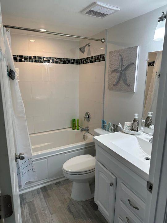 For Sale: $339,900 (2 beds, 2 baths, 984 Square Feet)