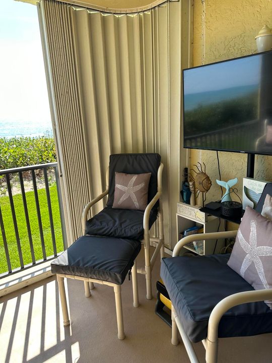 For Sale: $339,900 (2 beds, 2 baths, 984 Square Feet)