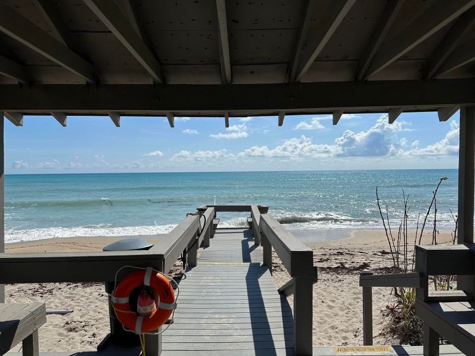 For Sale: $339,900 (2 beds, 2 baths, 984 Square Feet)