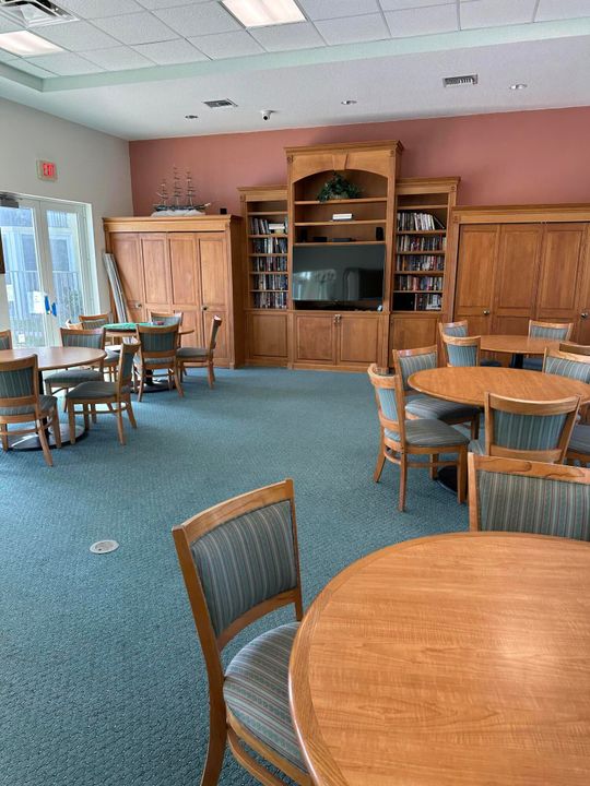 For Sale: $339,900 (2 beds, 2 baths, 984 Square Feet)