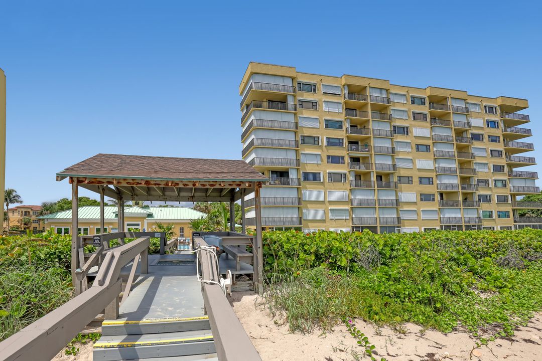 For Sale: $339,900 (2 beds, 2 baths, 984 Square Feet)