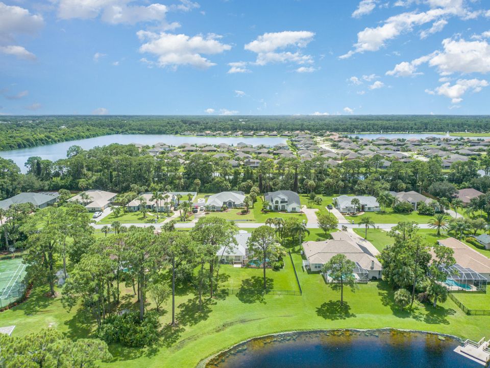 For Sale: $685,000 (4 beds, 3 baths, 2223 Square Feet)