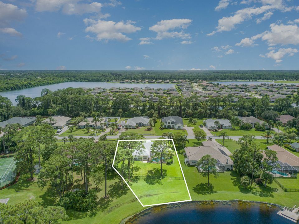 For Sale: $685,000 (4 beds, 3 baths, 2223 Square Feet)