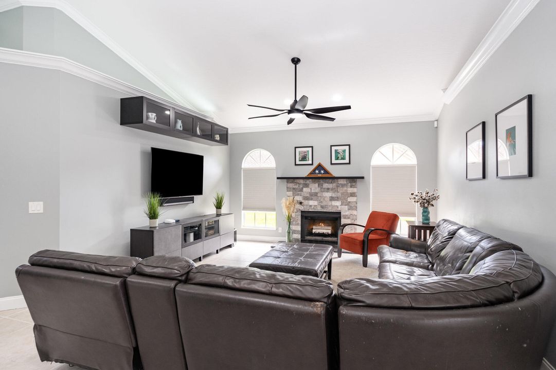 For Sale: $685,000 (4 beds, 3 baths, 2223 Square Feet)