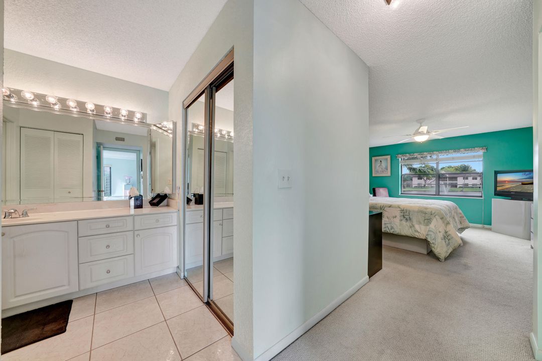 На продажу: $230,000 (2 спален, 2 ванн, 1216 Квадратных фут)