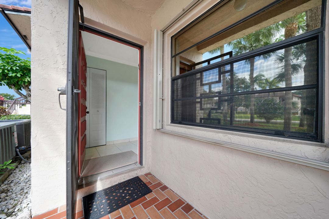 На продажу: $230,000 (2 спален, 2 ванн, 1216 Квадратных фут)