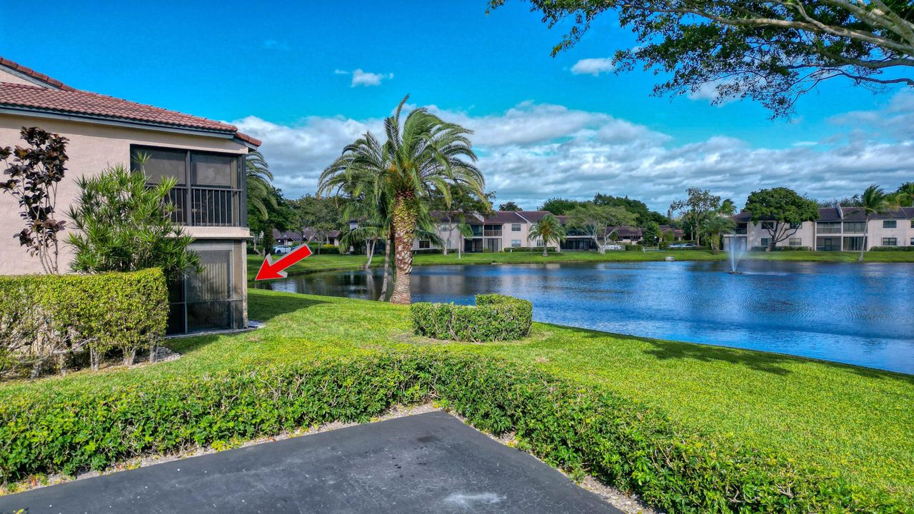 На продажу: $230,000 (2 спален, 2 ванн, 1216 Квадратных фут)