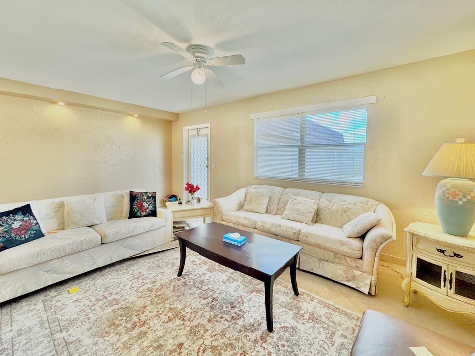 待售: $75,000 (1 贝兹, 1 浴室, 720 平方英尺)