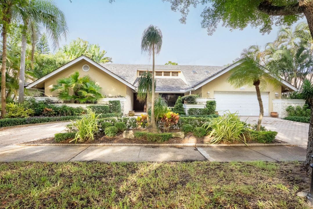 Recently Sold: $1,000,000 (4 beds, 3 baths, 3092 Square Feet)