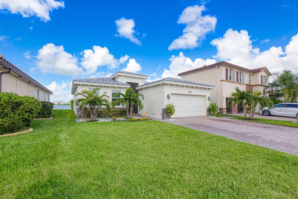 For Sale: $399,900 (3 beds, 2 baths, 1649 Square Feet)