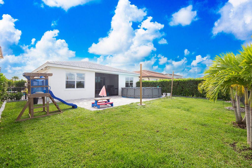 For Sale: $399,900 (3 beds, 2 baths, 1649 Square Feet)