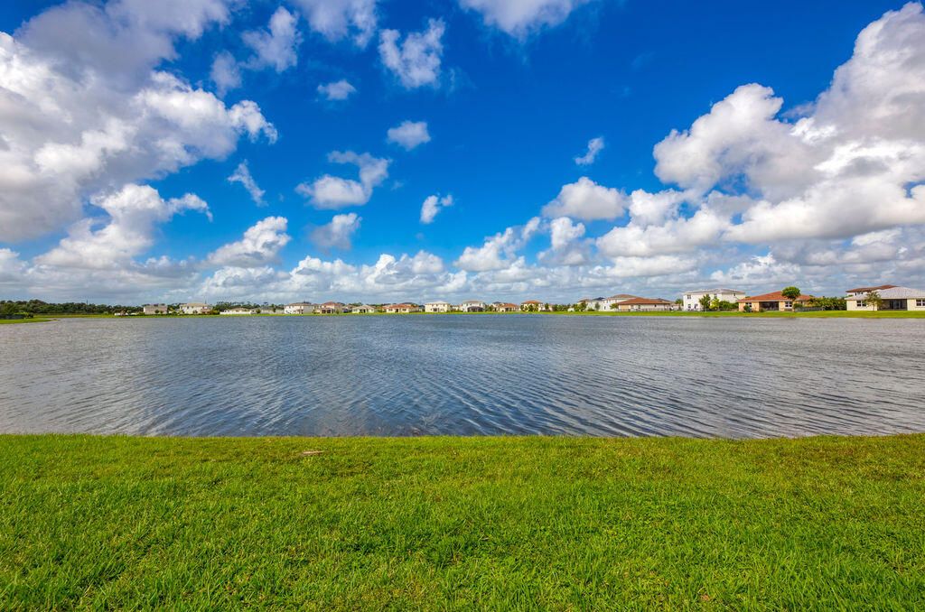 For Sale: $399,900 (3 beds, 2 baths, 1649 Square Feet)