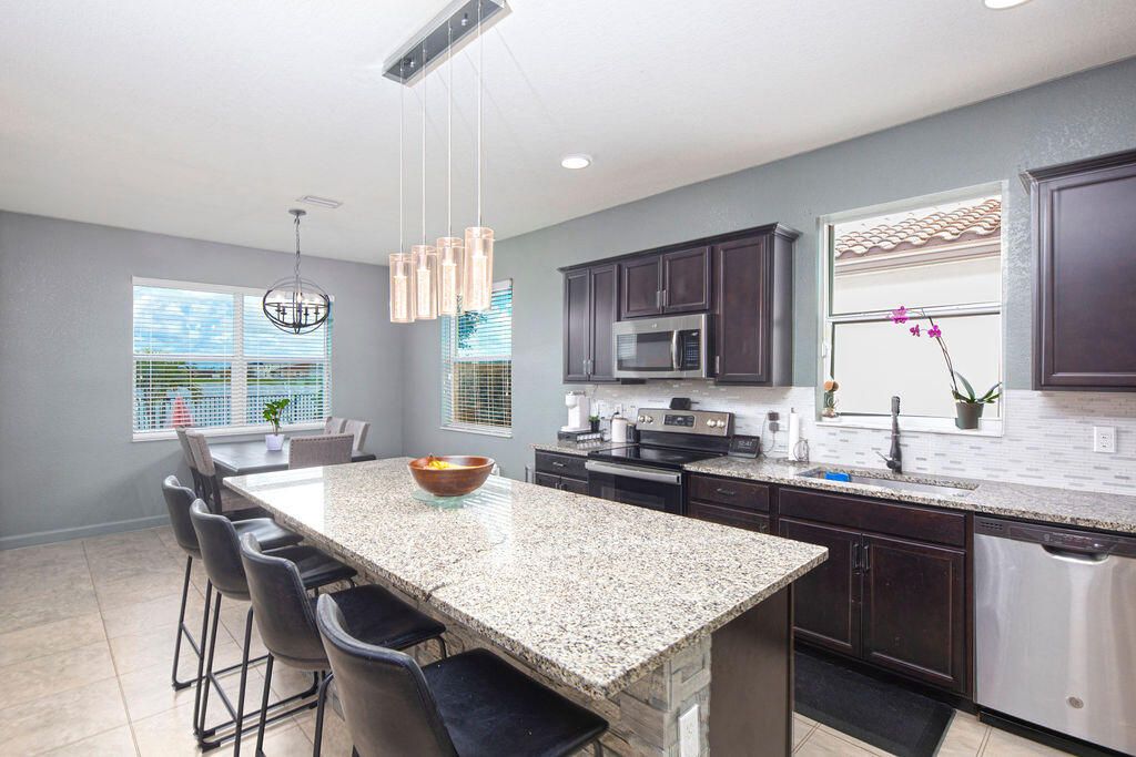 For Sale: $399,900 (3 beds, 2 baths, 1649 Square Feet)