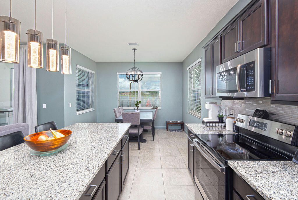 For Sale: $399,900 (3 beds, 2 baths, 1649 Square Feet)