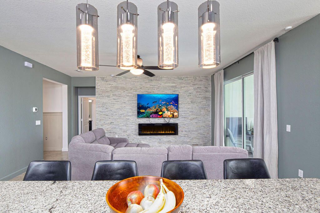 For Sale: $399,900 (3 beds, 2 baths, 1649 Square Feet)