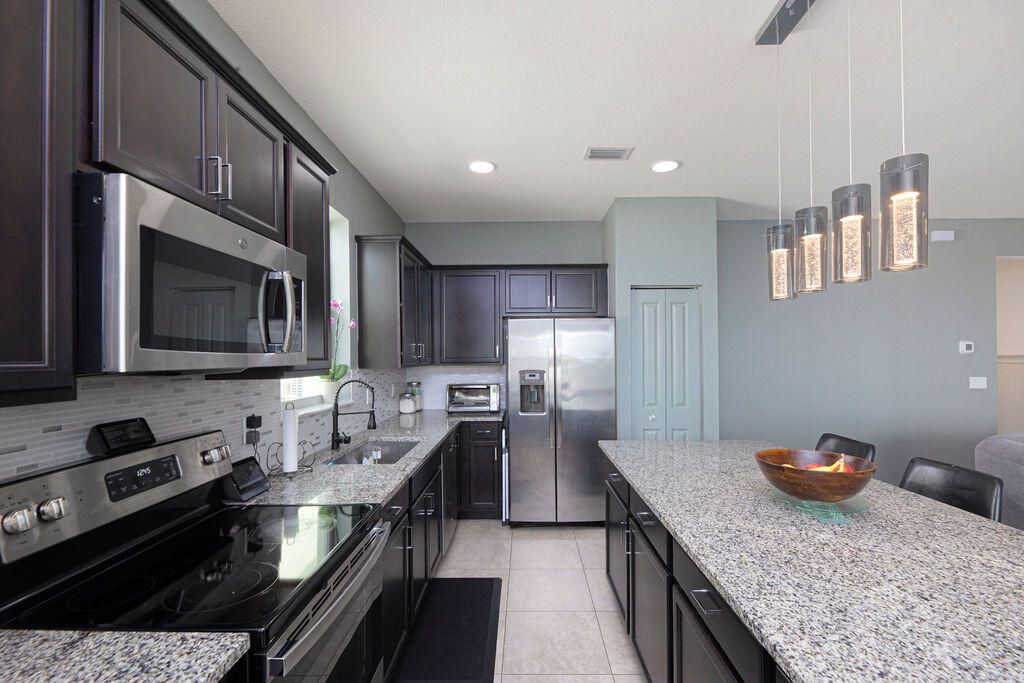 For Sale: $399,900 (3 beds, 2 baths, 1649 Square Feet)