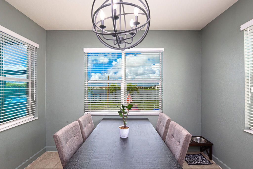 For Sale: $399,900 (3 beds, 2 baths, 1649 Square Feet)