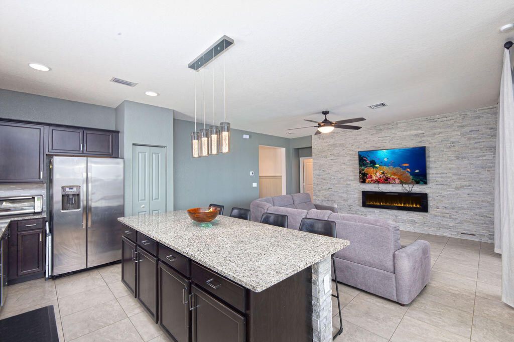 For Sale: $399,900 (3 beds, 2 baths, 1649 Square Feet)