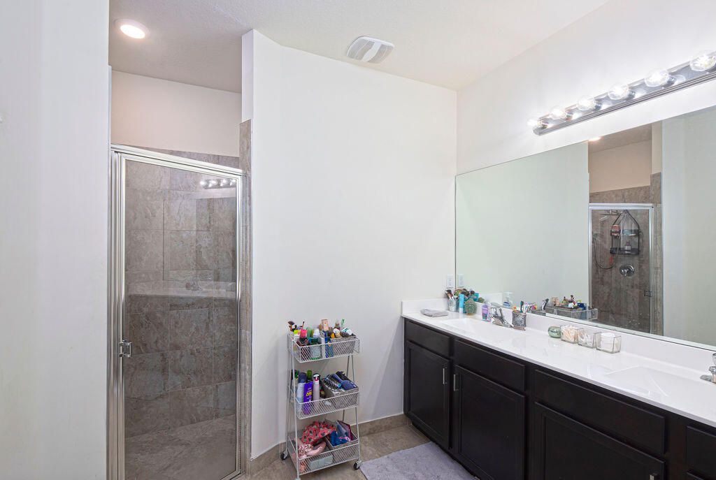 For Sale: $399,900 (3 beds, 2 baths, 1649 Square Feet)