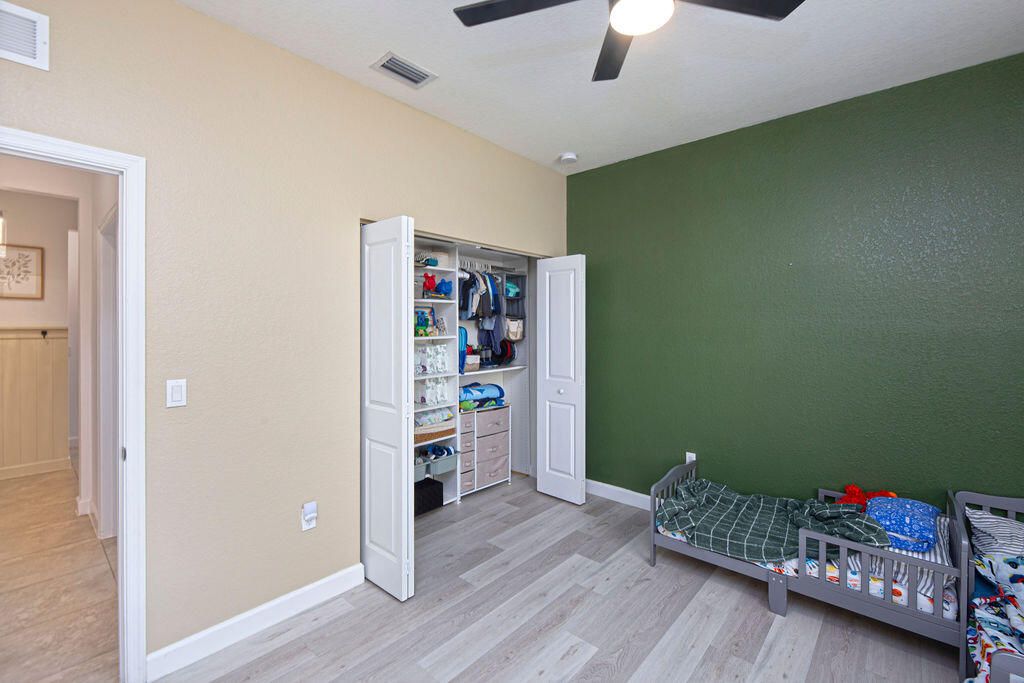 For Sale: $399,900 (3 beds, 2 baths, 1649 Square Feet)