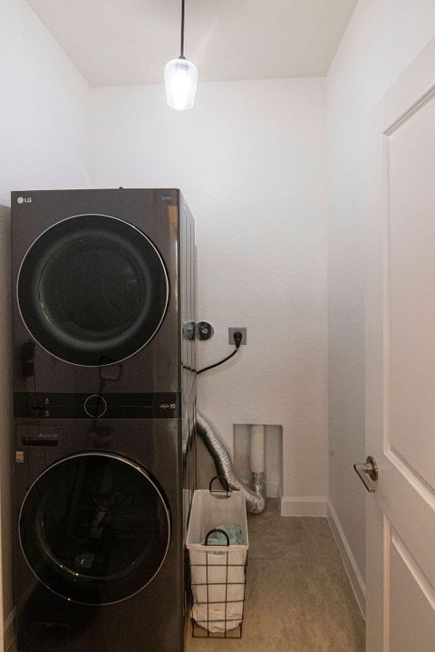 For Sale: $399,900 (3 beds, 2 baths, 1649 Square Feet)