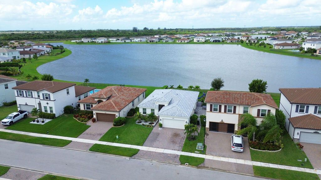 For Sale: $399,900 (3 beds, 2 baths, 1649 Square Feet)