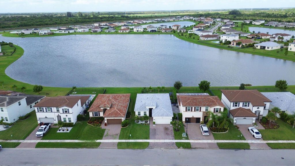 For Sale: $399,900 (3 beds, 2 baths, 1649 Square Feet)