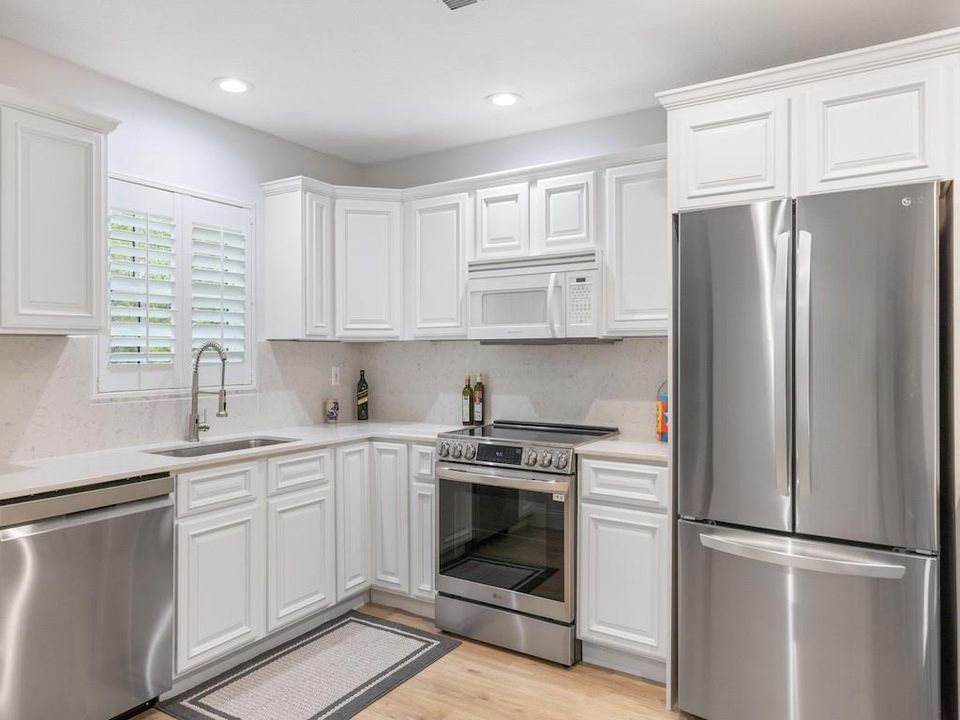 For Rent: $2,750 (2 beds, 2 baths, 1130 Square Feet)