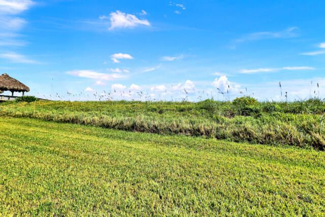 待售: $330,000 (2 贝兹, 2 浴室, 1154 平方英尺)