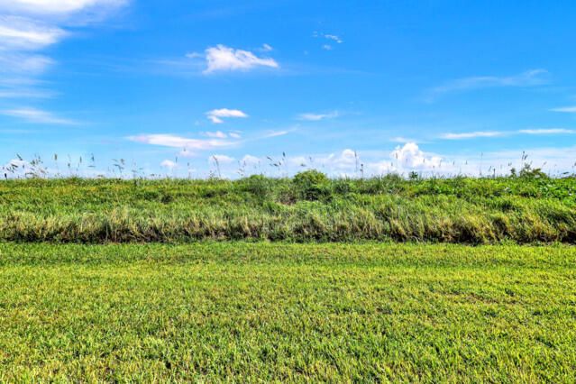 待售: $330,000 (2 贝兹, 2 浴室, 1154 平方英尺)