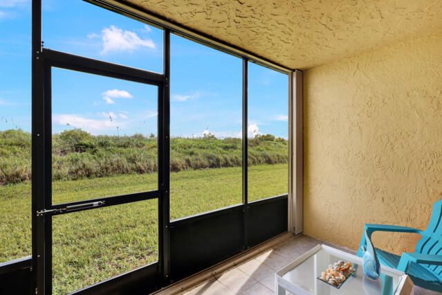 待售: $330,000 (2 贝兹, 2 浴室, 1154 平方英尺)